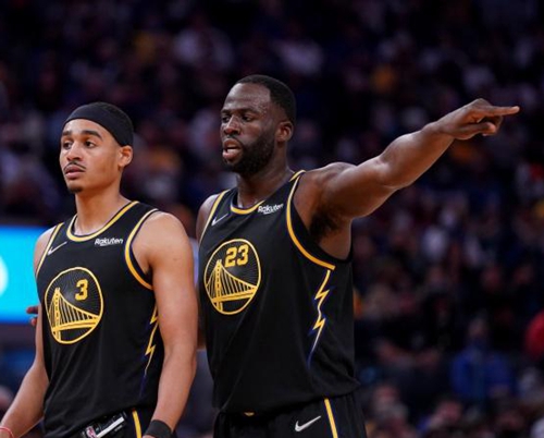 他则把镜头 他则把镜头